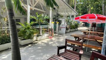 Snack bar