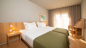 Minibar, coffres-forts dans les chambres, bureau, Wi-Fi gratuit