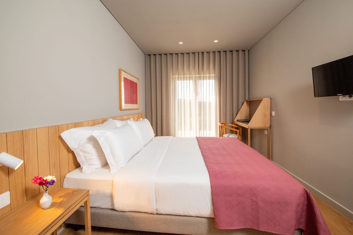 Minibar, in-room safe, desk, free WiFi