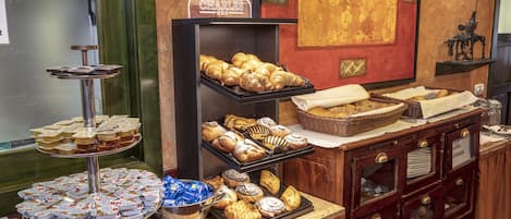 Daily buffet breakfast (EUR 11 per person)