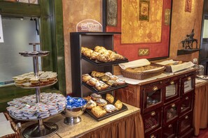 Daily buffet breakfast (EUR 11 per person)