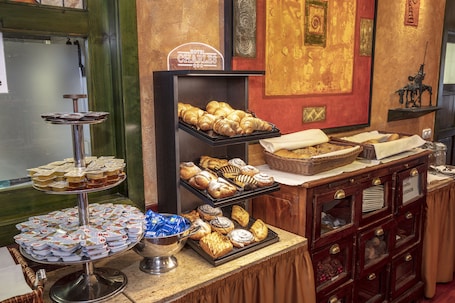 Daily buffet breakfast (EUR 11 per person)