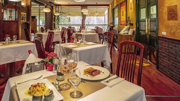 Breakfast, lunch and dinner served