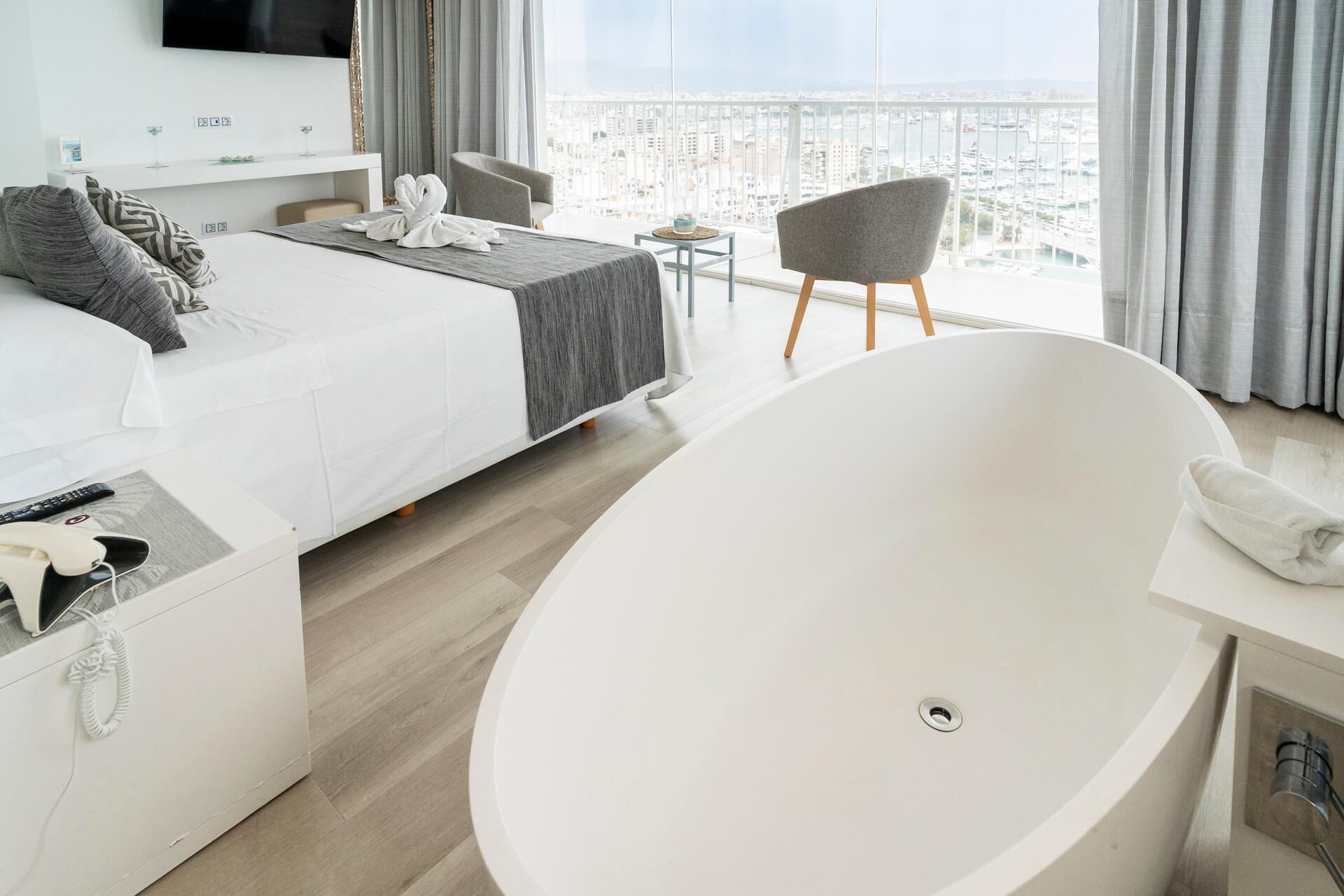 Secador de pelo y toallas