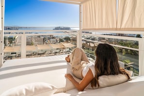 Individually furnished, desk, blackout drapes, cribs/infant beds - Hotel Amic Horizonte (Palma de Mallorca)