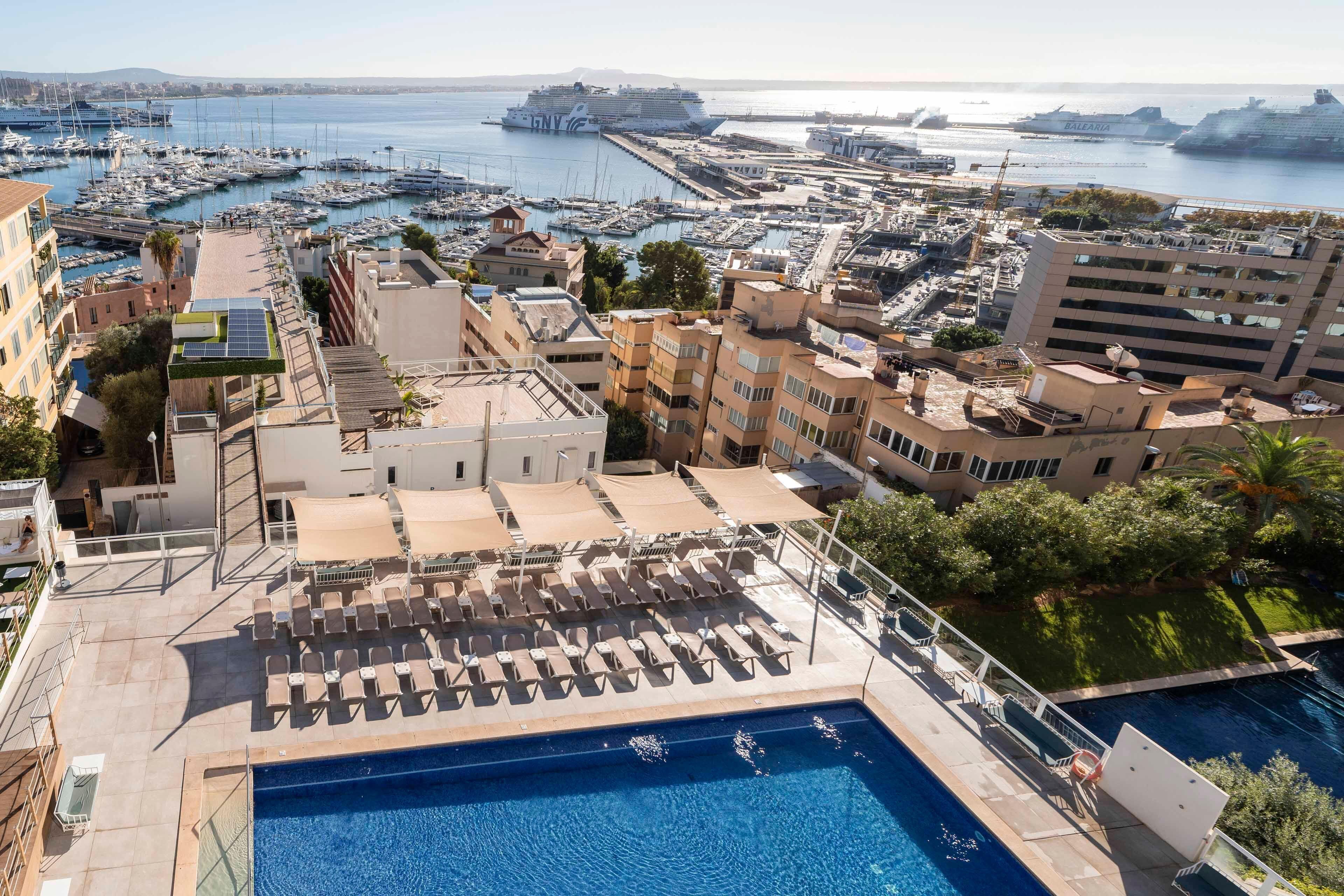 Outdoor pool, open 10 AM to 6 PM, sun loungers