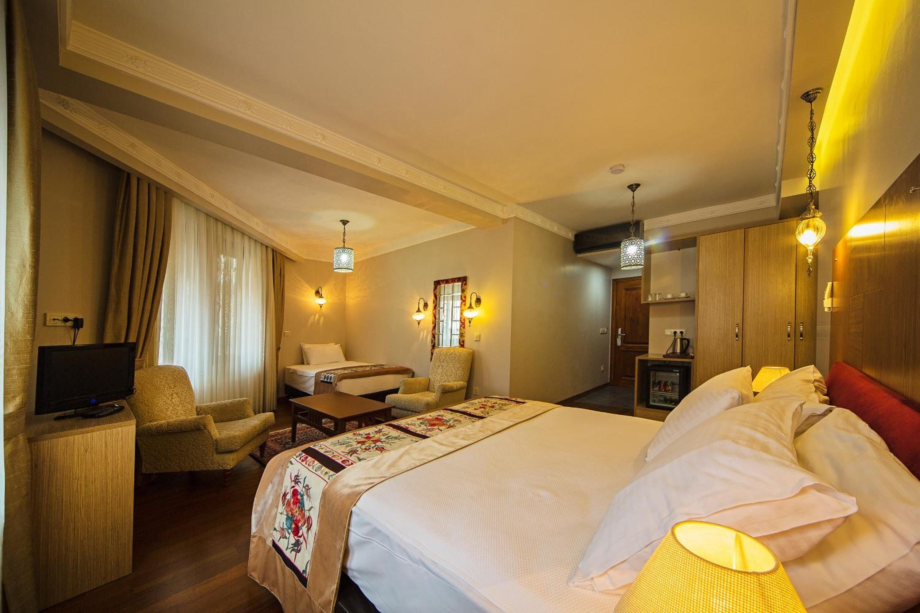 Photo - Hippodrome Hotel