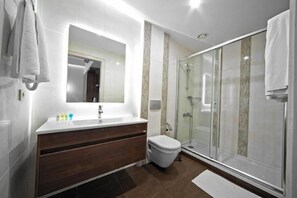 Combined shower/bathtub, deep-soaking bathtub, designer toiletries