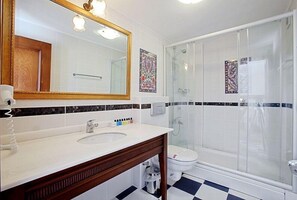 Combined shower/bathtub, deep-soaking bathtub, designer toiletries