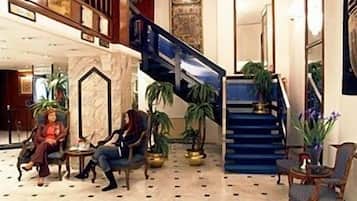 Coin salon dans le hall