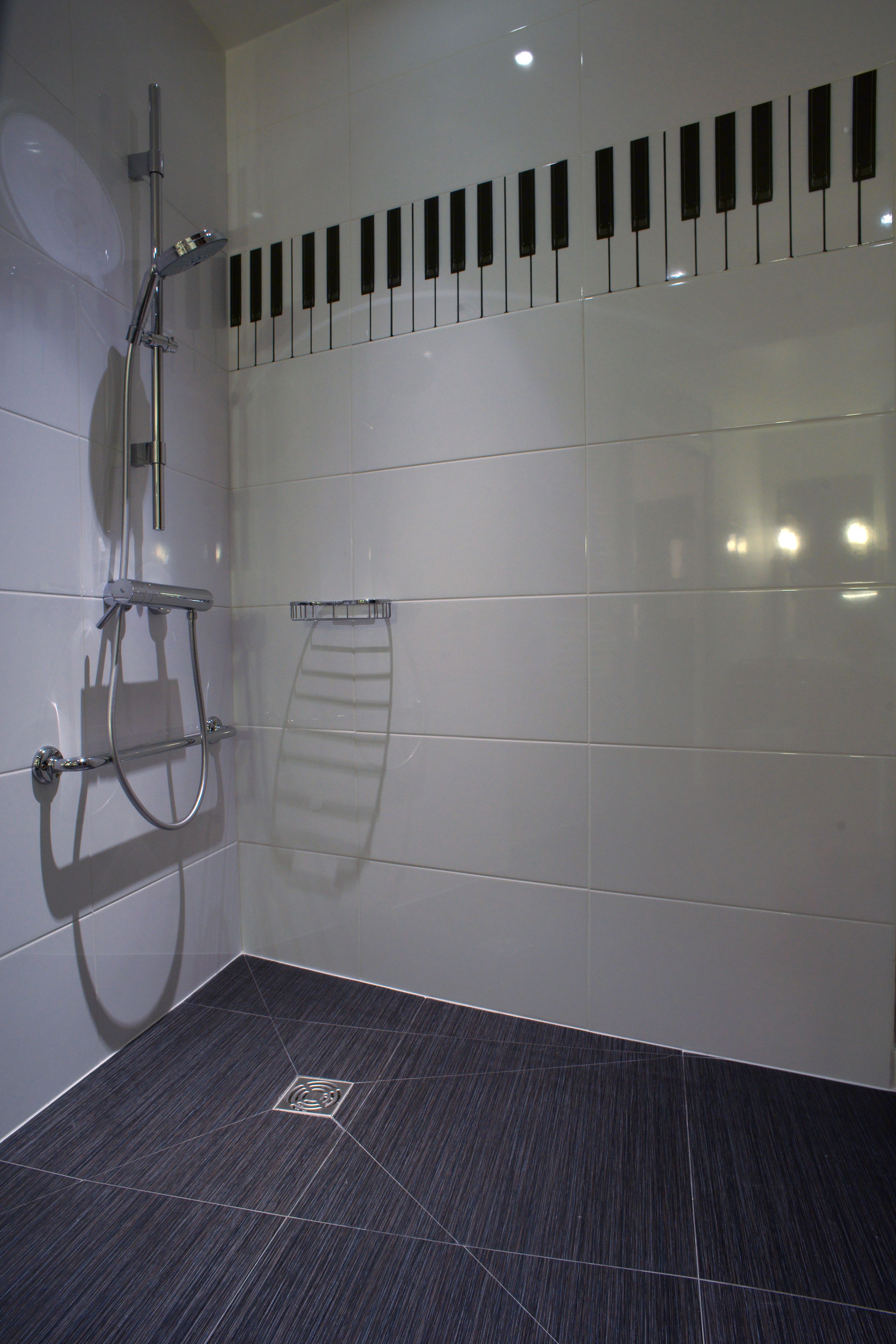 separate bathtub and shower, free toiletries, hair dryer, slippers