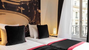 Family Quadruple Room (Deux chambres doubles communicantes) | Premium bedding, minibar, in-room safe, desk