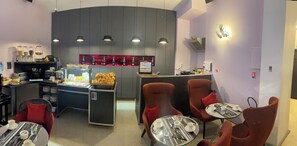 Daily buffet breakfast for a fee - Hôtel du Triangle d'Or (Paris)