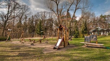 Children’s play area – outdoor