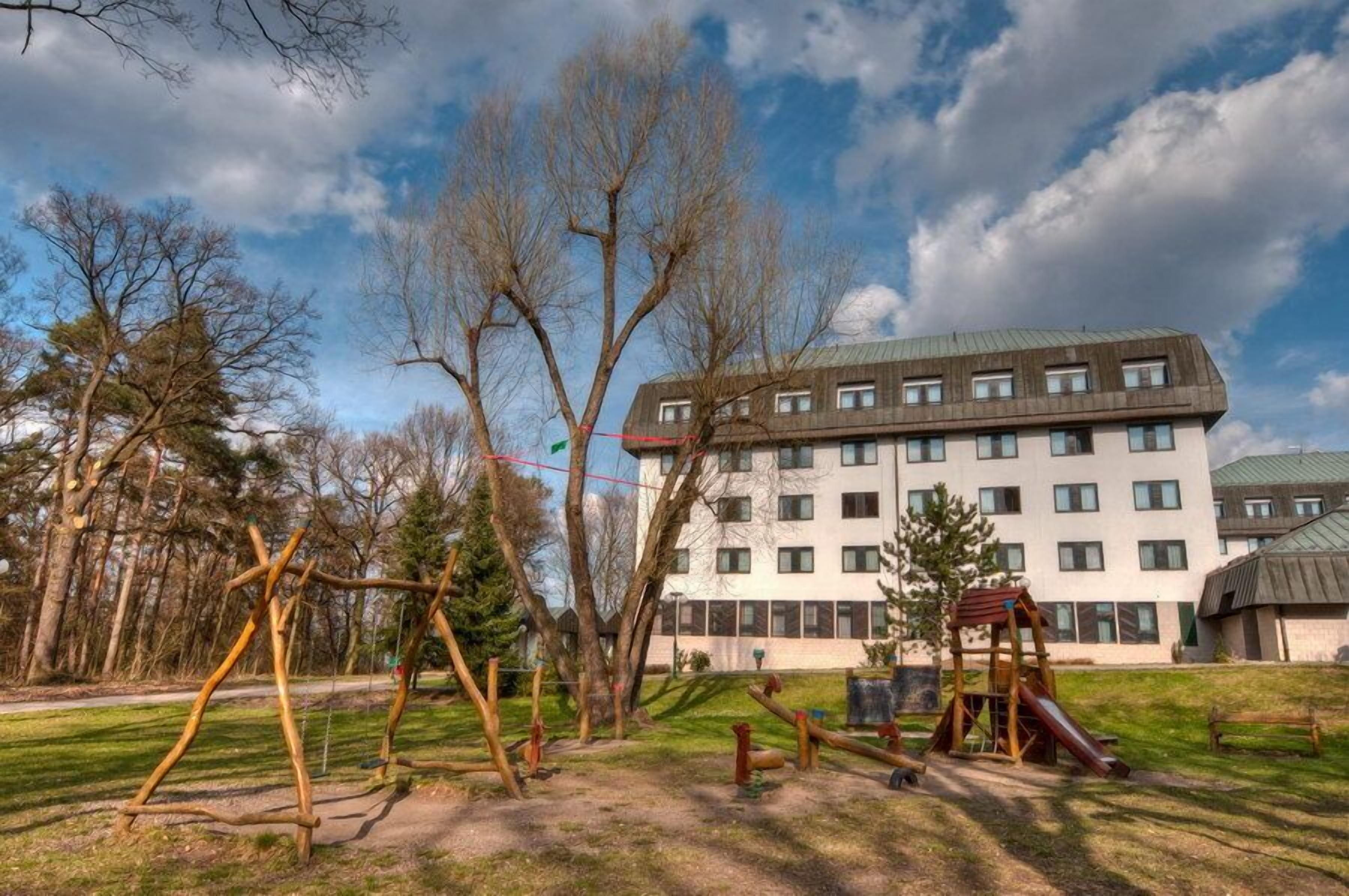 子供用の遊び場 - 屋外