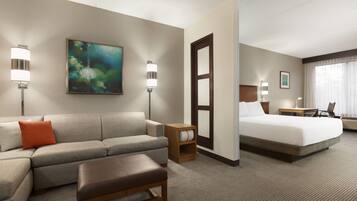 Standard Room, 1 King Bed | Premium bedding, down comforters, in-room safe, desk