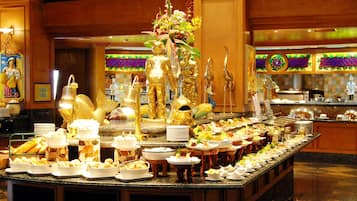 Daily full breakfast (PHP 1000 per person)