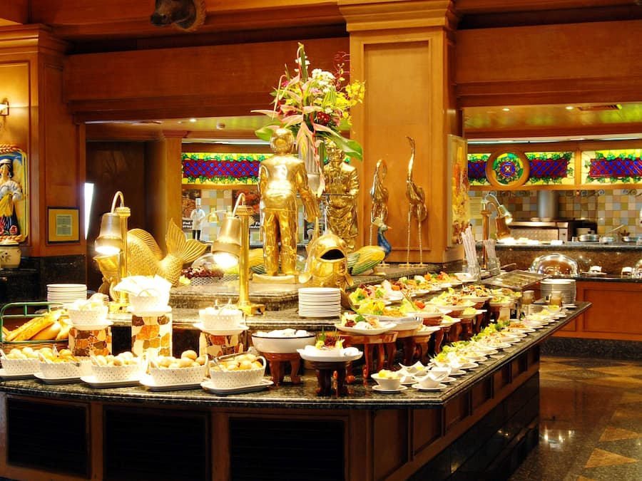 Daily full breakfast (PHP 1000 per person)