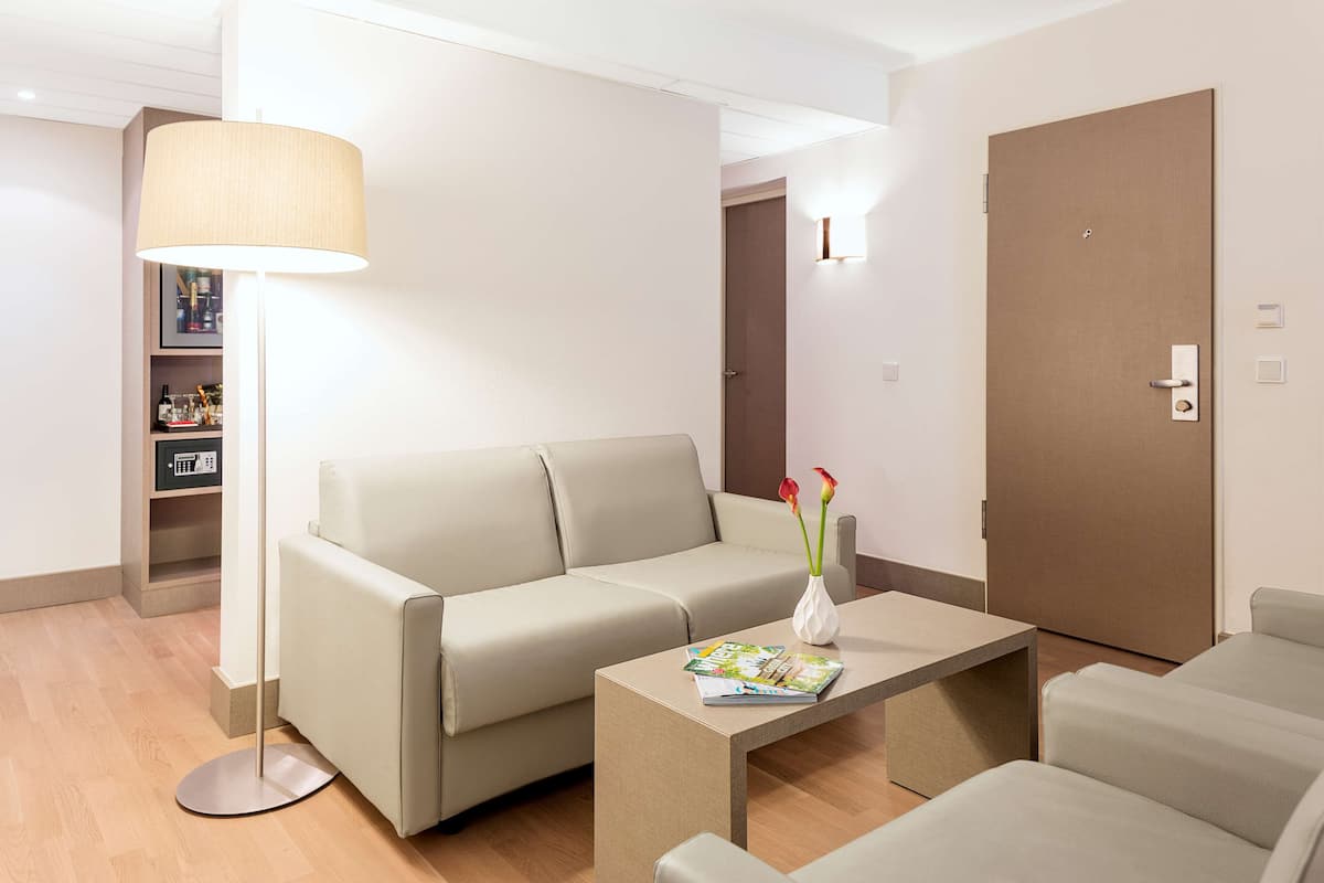 Hypo-allergenic bedding, pillow-top beds, minibar, in-room safe