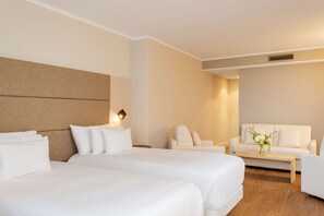 Hypo-allergenic bedding, pillowtop beds, minibar, in-room safe - NH Collection Berlin Mitte am Checkpoint Charlie (Berlin)