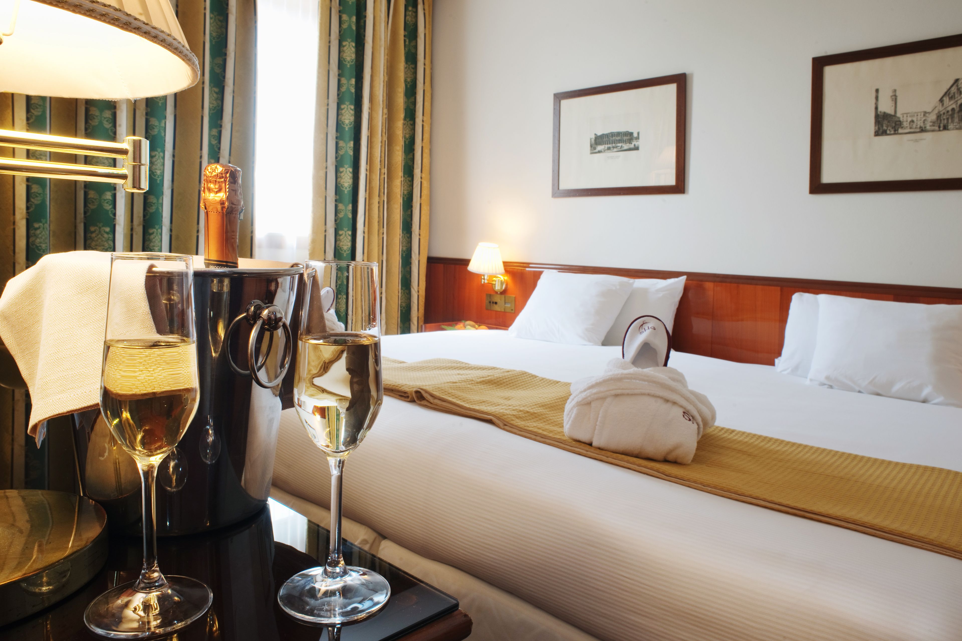 executive double room | 1 bedroom, down duvets, minibar, in-room safe