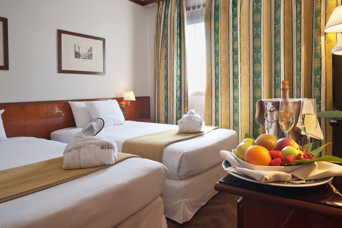 executive double room | 1 bedroom, down duvets, minibar, in-room safe