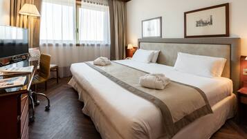 Down duvets, in-room safe, desk, laptop workspace