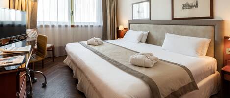 1 bedroom, down comforters, minibar, in-room safe