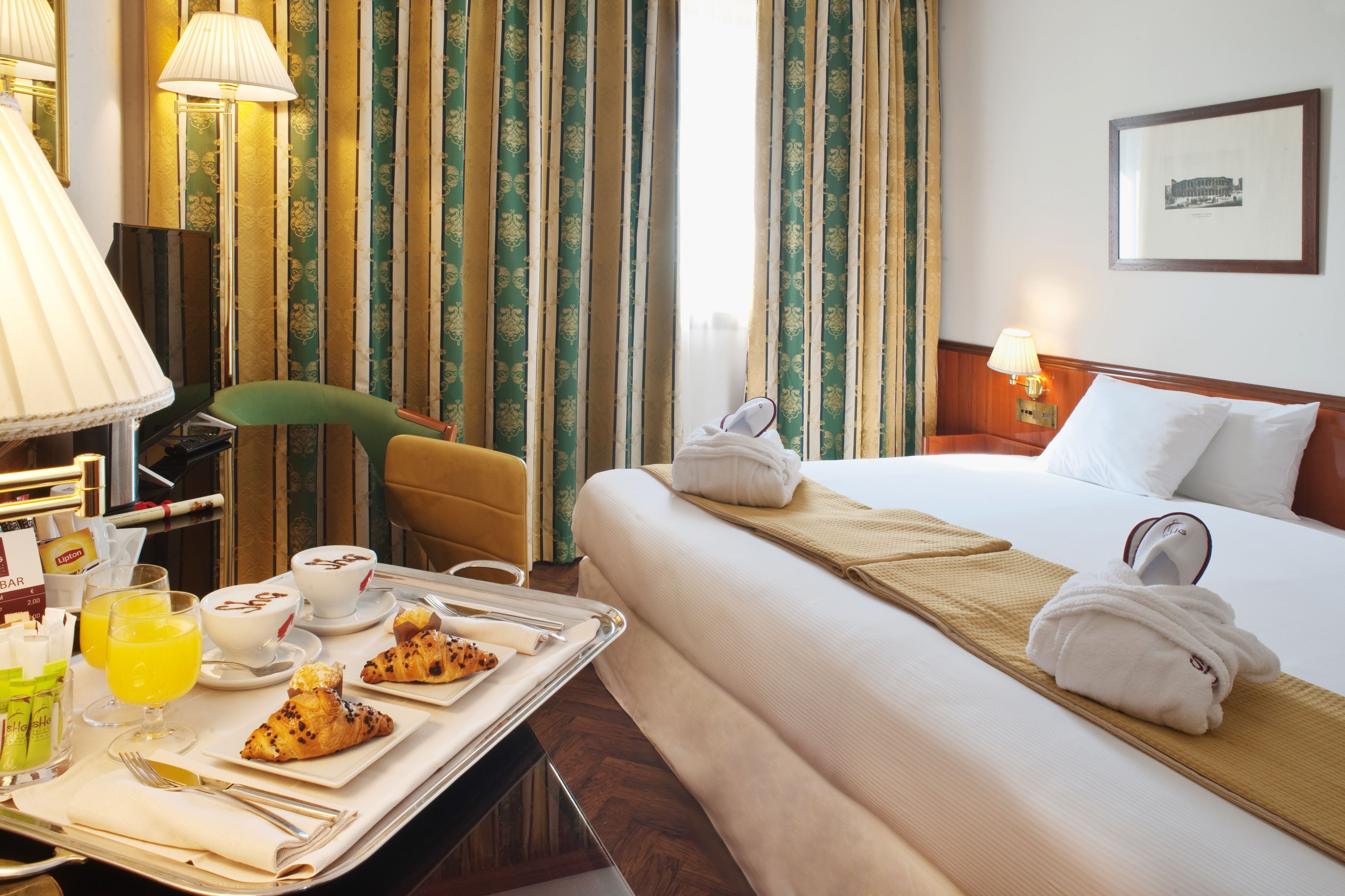 executive double room | 1 bedroom, down duvets, minibar, in-room safe