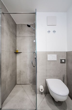 Superior-Zimmer | Allergikerbettwaren, Schreibtisch, schallisolierte Zimmer