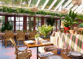 2 restaurantes: opção de café da manhã, almoço e jantar