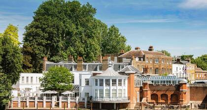 The Mitre, Hampton Court