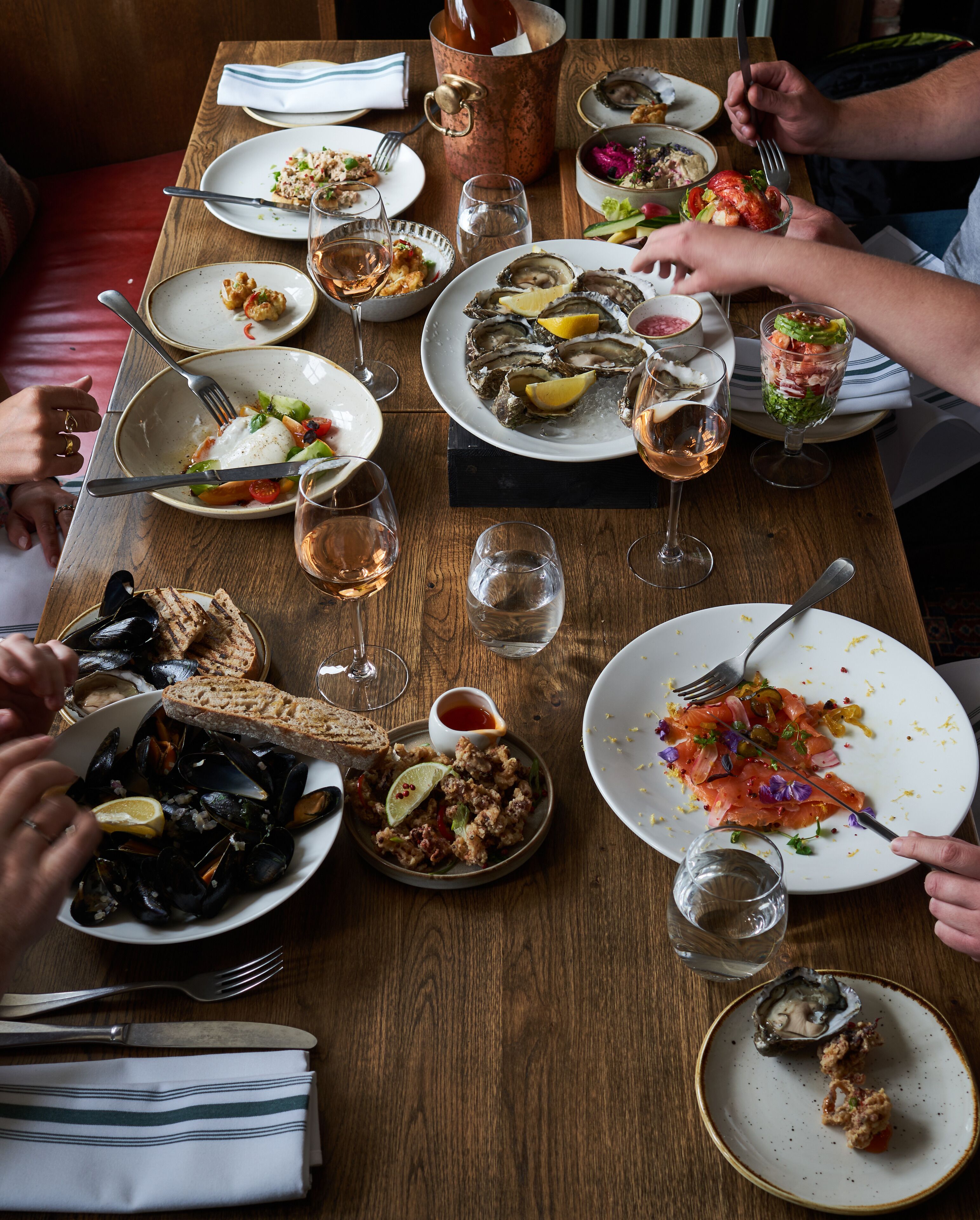 2 restauranter, frokost og lunsj serveres, moderne europeiske retter