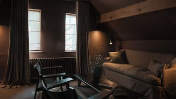 Suite | 1 bedroom, premium bedding, minibar, in-room safe
