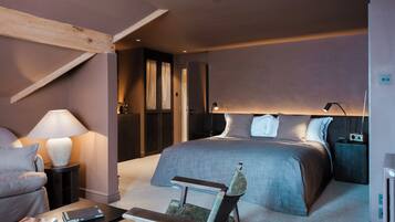 1 bedroom, premium bedding, minibar, in-room safe