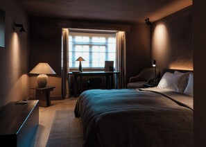 Comfy Courtyard Room | Premium bedding, minibar, in-room safe, desk - Hyll Hotel (Chipping Campden)