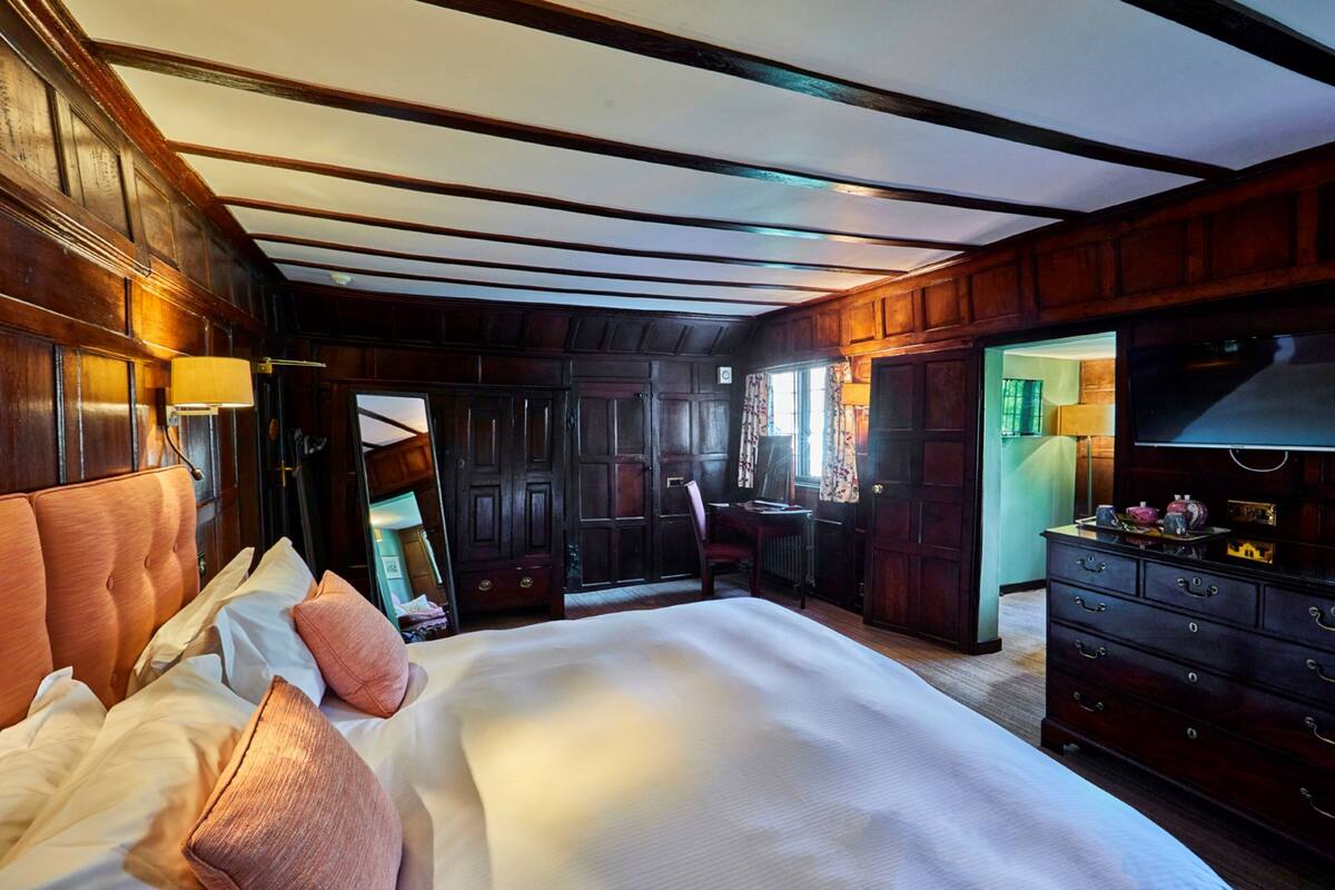 Suite (Feature)
