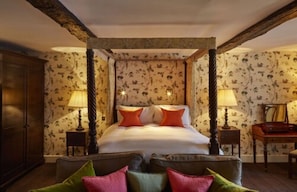 Egyptian cotton sheets, premium bedding, desk, iron/ironing board - Ockenden Manor Hotel & Spa (Haywards Heath)