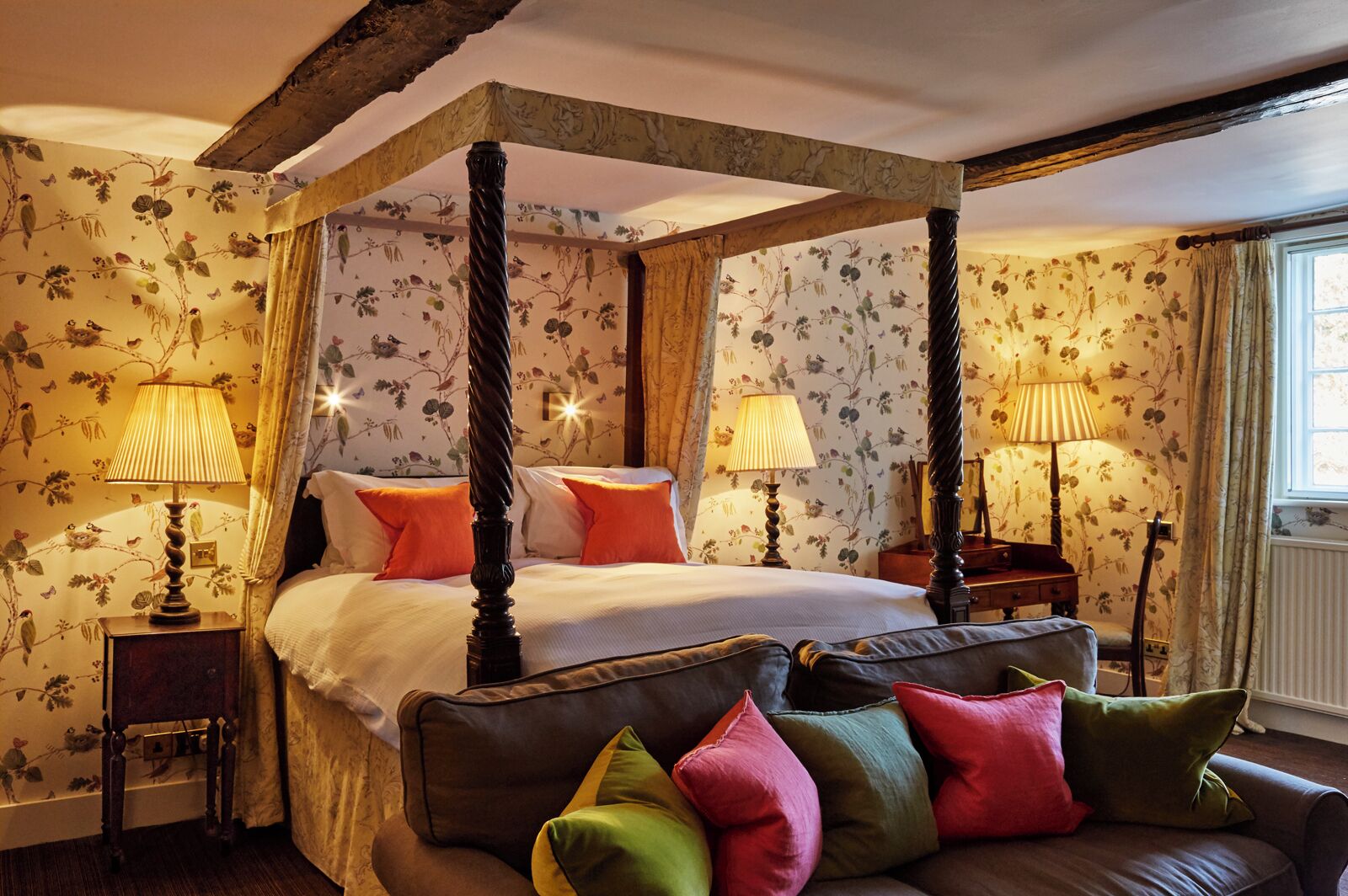 Room (Tudor) | Egyptian cotton sheets, premium bedding, desk, iron/ironing board