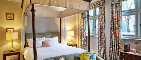 Double Room (Feature)