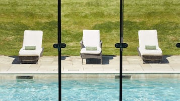 Indendørs pool, udendørs pool, liggestole