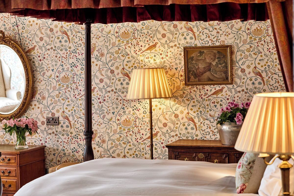 Suite | Egyptian cotton sheets, premium bedding, desk, iron/ironing board