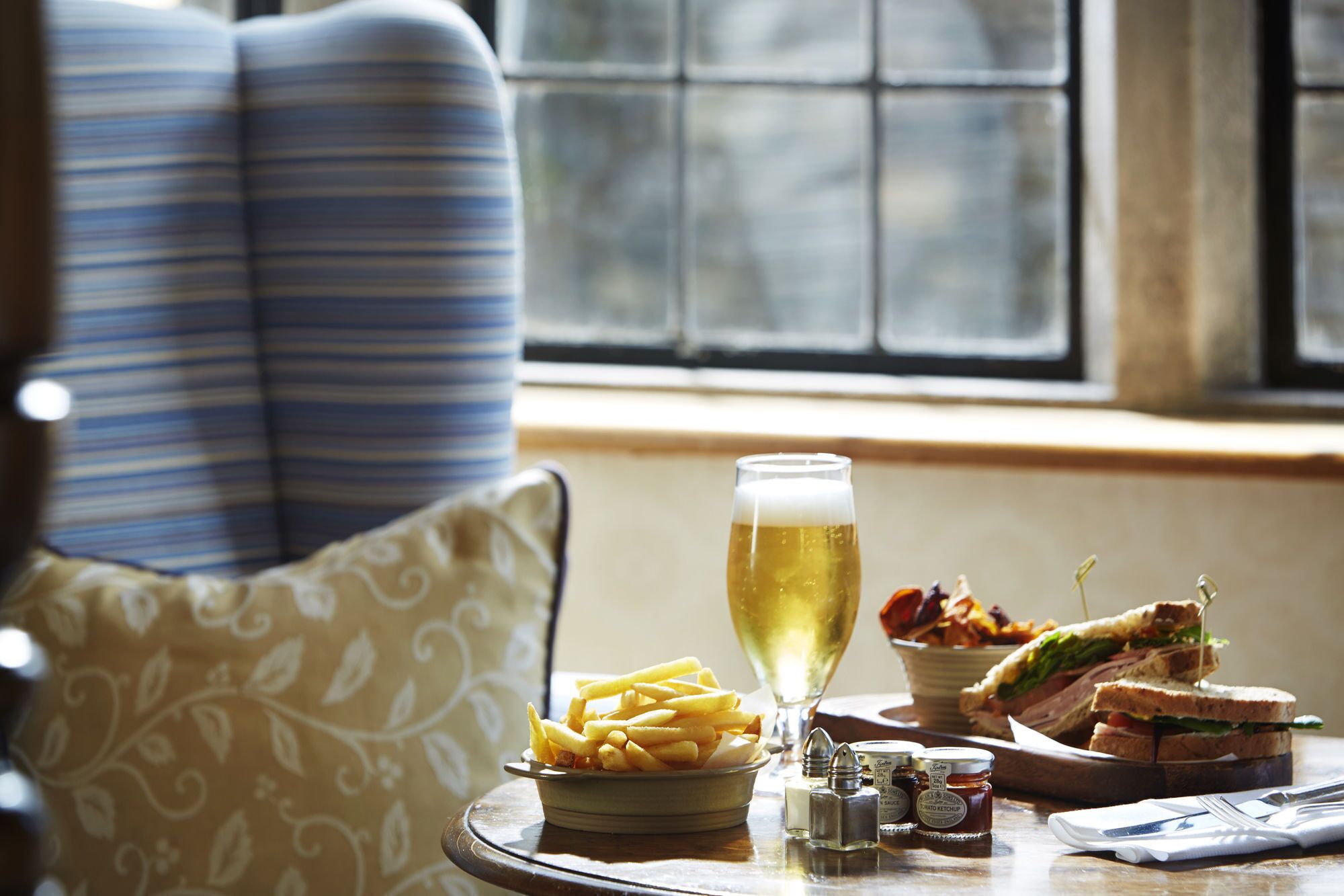 2 개의 레스토랑, 아침 식사 제공