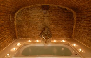 Artículos de tocador gratuitos, secador de pelo, batas, pantuflas