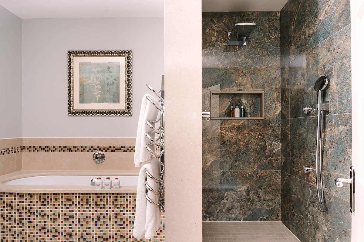 Signature Suite, Pets allowed, Garden View | Bathroom