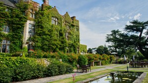 Courtyard - Pennyhill Park Hotel And Spa (Bagshot)