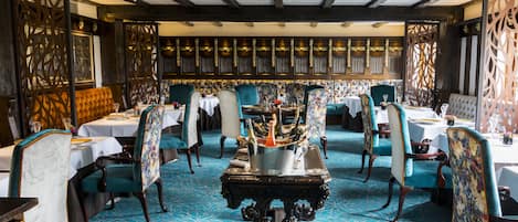 2 restaurants, British cuisine