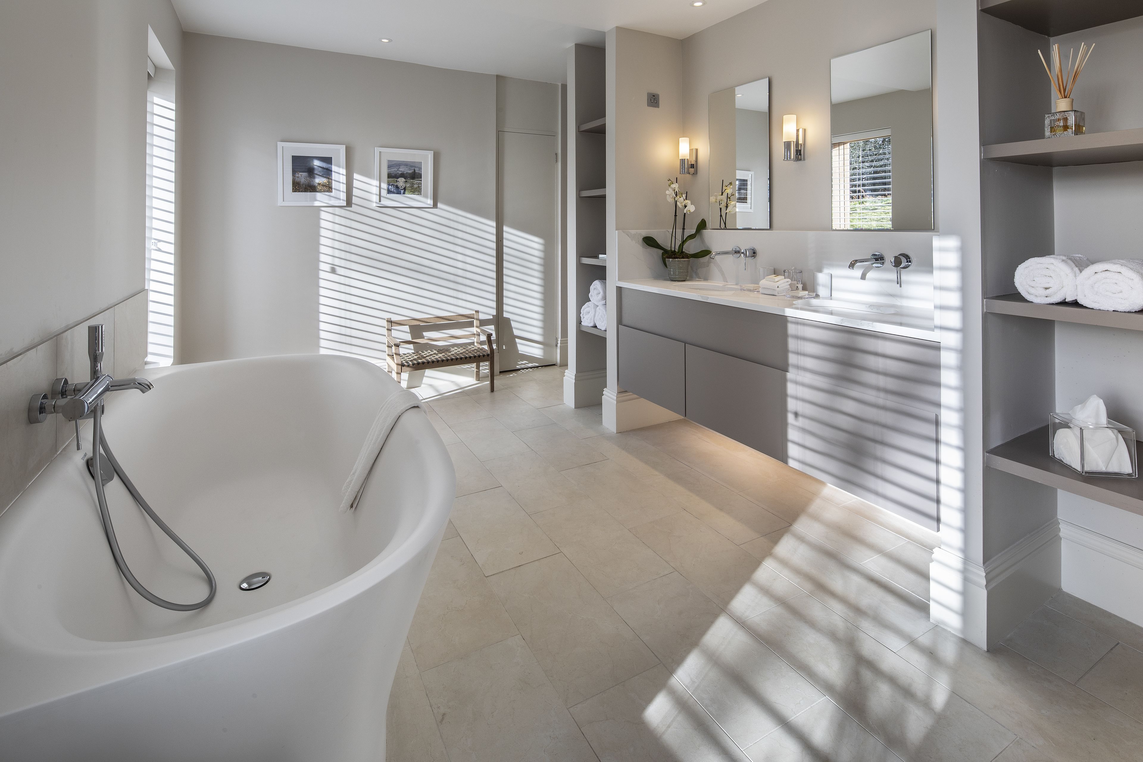 junior fell suite with hot tub | bathroom | free toiletries, hair dryer, bathrobes, slippers