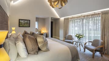 Premium bedding, minibar, in-room safe, iron/ironing board