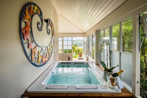 Premium bedding, minibar, in-room safe, iron/ironing board